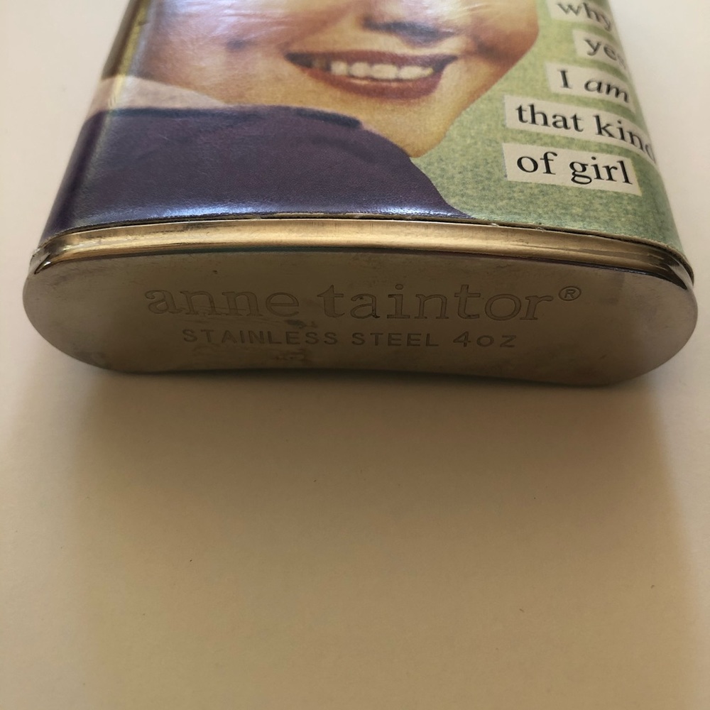 ❤️SOLD❤️Retro Gal Flask 🥂 - Picture 3 of 3